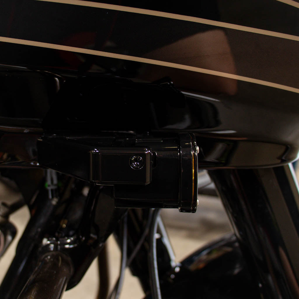 CRO Moto 98-13 Road Glide Billet S1 Pod Front Turn Signal Kit